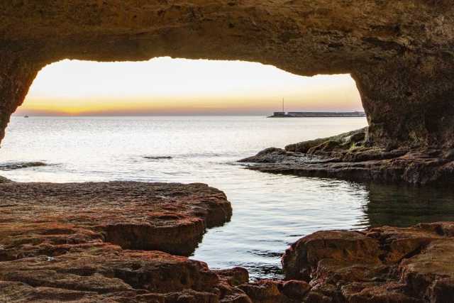 Torre a Mare, nei meandri di Grotta della Regina: l� dove Bona Sforza faceva il bagno senza veli